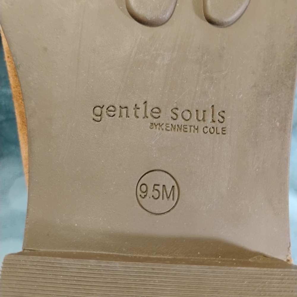 Gentle Souls By Kenneth Cole Women's Emma Suede Zip Bootie in Size 9.5 NWOT - Picture 12 of 14